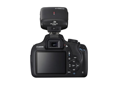 Canon EOS 1200D con flash esterno Speedlite 270Ex II